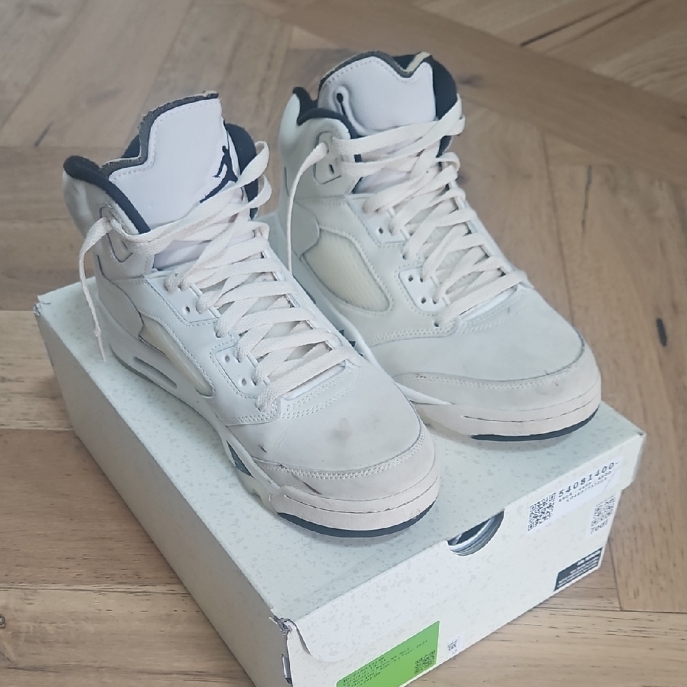 Jordan Men's Shoes in White and Black